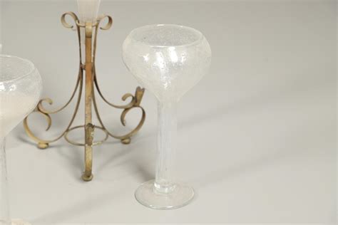 SET OF THREE LARGE GLASS GOBLETS & OTHER GLASSWARE. Glass - Art glass - Auctionet