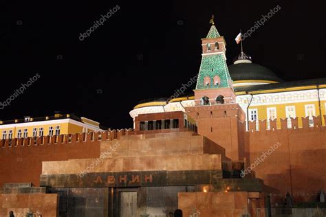 Lenin mausoleum on red square, Moscow – Stock Editorial Photo © Kokhanchikov #1113279