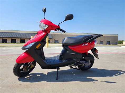 Choosing the Best Street Legal Scooters | Motobuys