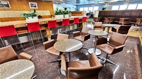 Review: American Airlines First Class Lounge, London Heathrow - Point Hacks