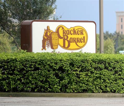 Cracker Barrel adds beer, wine to menu