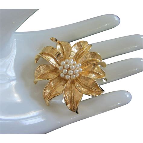 Vintage Faux Pearl and Gold Tone Flower Pin Brooch ~ REDUCED! from sarafinas on Ruby Lane