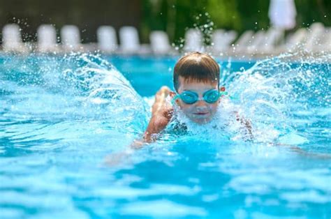 Mengenal Gaya Renang Kupu-Kupu, Teknik Berenang yang Ada Sejak 1933 - Kids