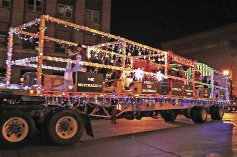 LIGHT UP THE NIGHT: Thousands fill up downtown for annual holiday ...