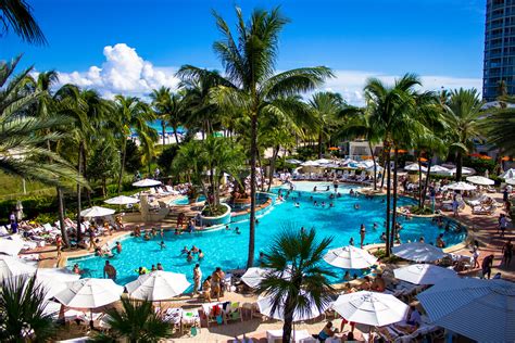 Pool at the Loews Miami Beach Hotel | South Beach | Chip Glover | Flickr