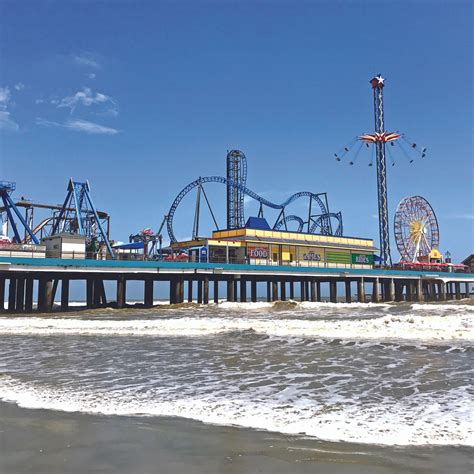 Rides at Pleasure Pier