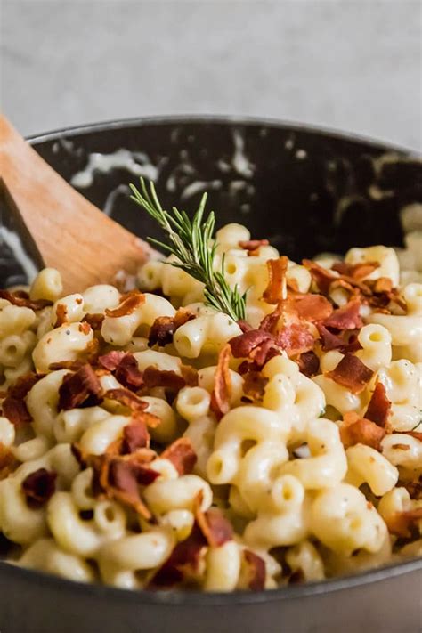 Bacon Mac and Cheese with Rosemary - Life As A Strawberry