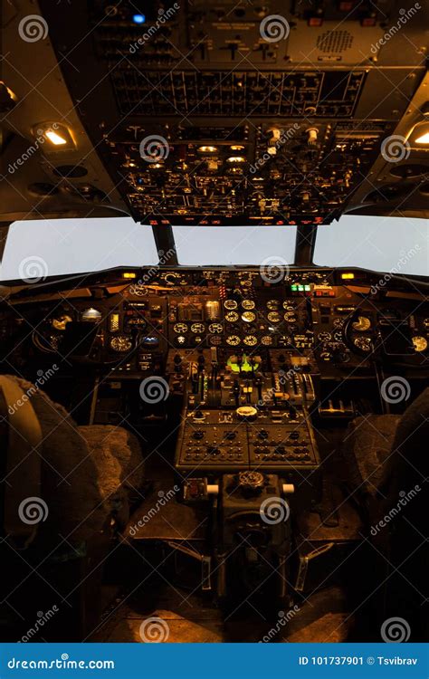 Old Commercial Aircraft Cockpit. Stock Image - Image of cabin, knob: 101737901