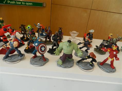 Disney Infinity 2.0: Avengers Playset (Starter Pack) and Figures