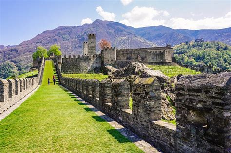 A visitor's guide to Ticino's capital Bellinzona - The town of the 3 ...