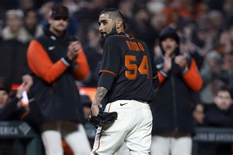 Sergio Romo retires as Giant after pitching one final time