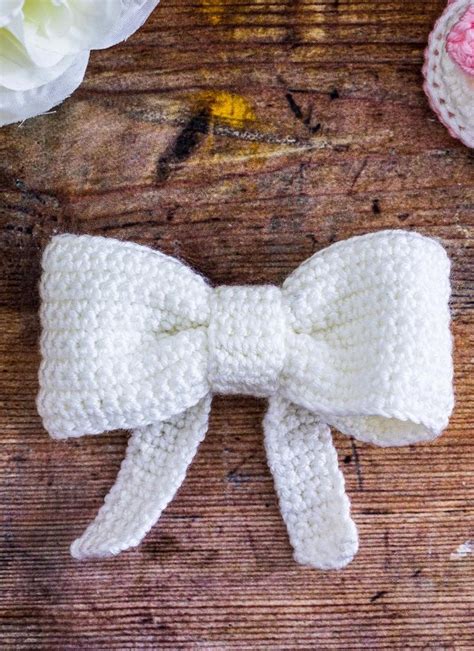 Crochet Simple 3D Bow (Free Pattern) - Maisie and Ruth