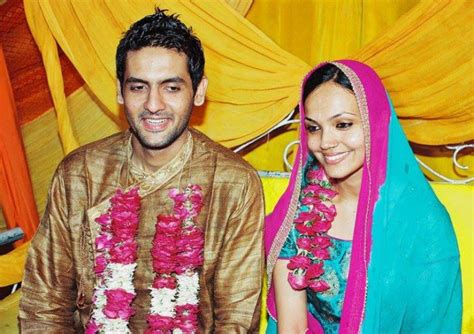 Aamina Sheikh,Mohib Mirza separated after 14 years of Marriage – The Odd Onee