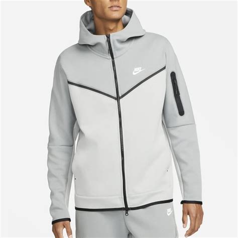 Nike Tech Fleece - dripconnection.com