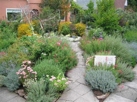 apothecary garden- "Among the most common apothecary plants are spearmint, echinacea, yarrow ...