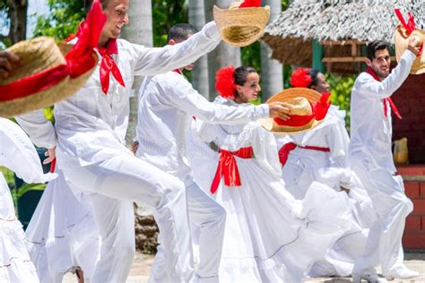 Dancers Dancing Son Jarocho La Bamba Folk Dance Editorial Image - Image of festival, hispanic ...