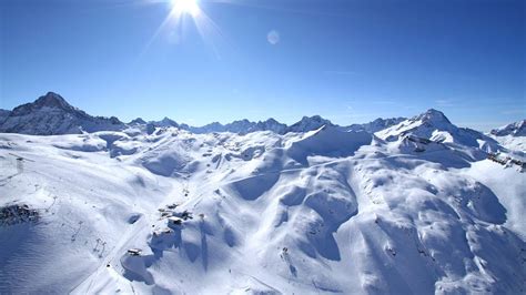 Skiing In Les Deux Alpes | Les Deux Alpes France | Crystal Ski