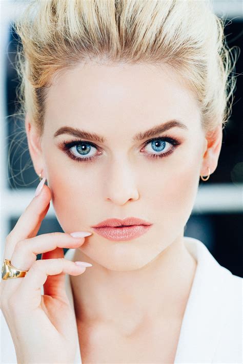 Wallpaper : model, blonde, blue eyes, green eyes, actress, pink lipstick, heterochromia, fashion ...