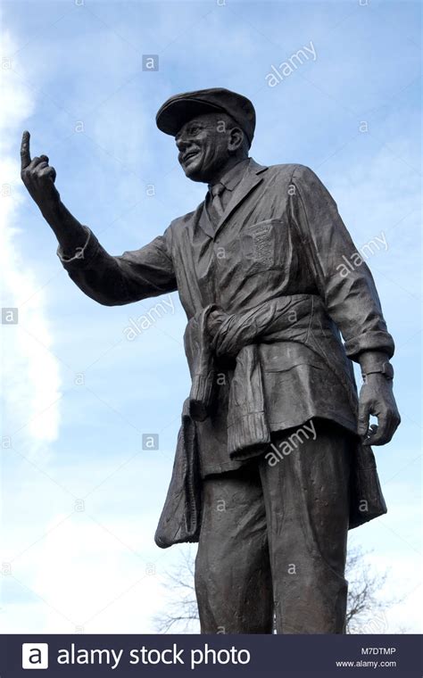 Dickie bird statue hi-res stock photography and images - Alamy