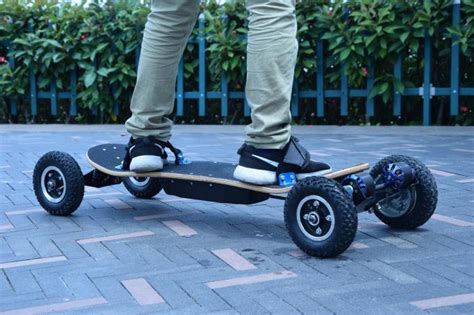 Twee Brushless draagbare elektrisch aangedreven skateboard met 4 wielen van het Motorskateboard