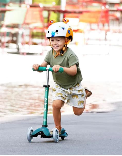 Micro Mini Deluxe Scooter: The Best Scooter for Kids – Hello Youngster