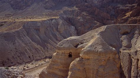 Cave-of-the-Dead-Sea-Scrolls-Qumran-Cave-4-Israel - Theology in Perspective