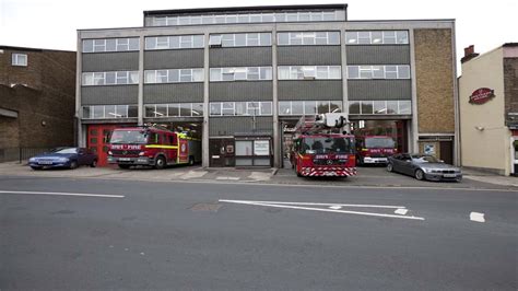 London Fire : London Fire Brigade Pump Ladder on a Shout - YouTube ...