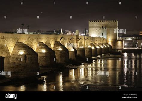 The roman bridge in Cordoba at night Stock Photo - Alamy