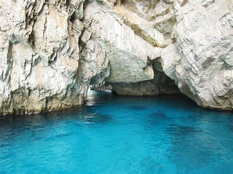 A day trip to Capri from Sorrento (or Naples!) - Travelling Dany