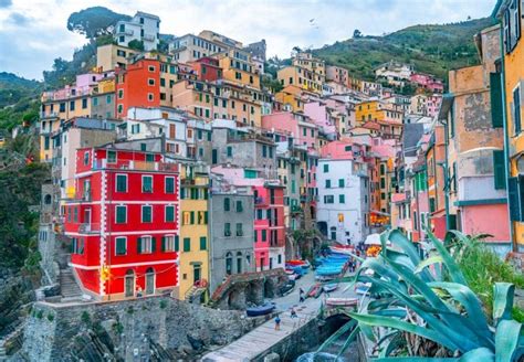 How to Travel from Florence to Cinque Terre (By Train, Car, or Tour)