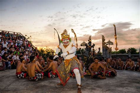 Garuda Wisnu Kencana (GWK), Uluwatu Temple & Kecak Dance Tour - 7 Jam Tickets June 2024