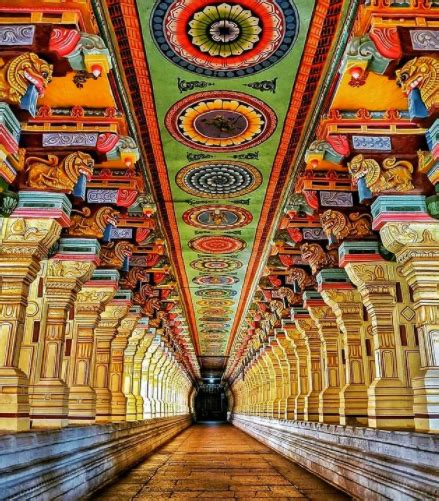 World's longest corridor - Ramanathaswamy Temple