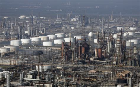 Refinery workers strike spreads to biggest U.S. location, sites in ...