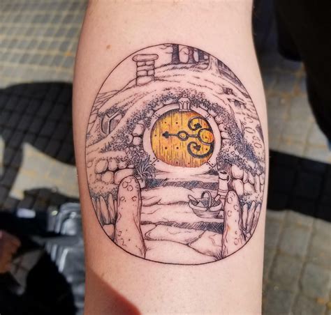 My Hobbit Hole Tattoo. Got it done while on my journey through New Zealand/Middle Earth. : r/lotr