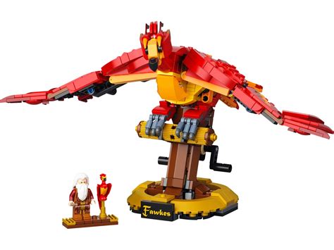 Fawkes, Dumbledore’s Phoenix 76394 | Harry Potter™ | Buy online at the Official LEGO® Shop US