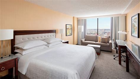 Hotel Suites in Des Moines with Indoor Pools | Sheraton West Des Moines ...