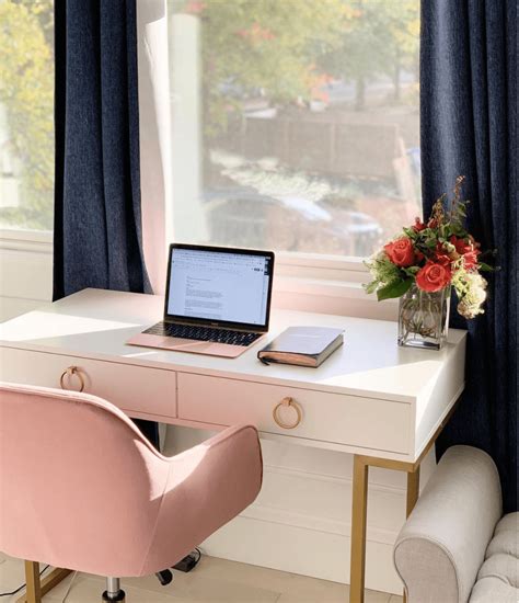 15 Desk Decor Ideas to Create Your Own Aesthetic