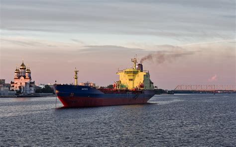 Arkhangelsk 35 | Arkhangelsk. Northern Dvina River. Oil tank… | Flickr