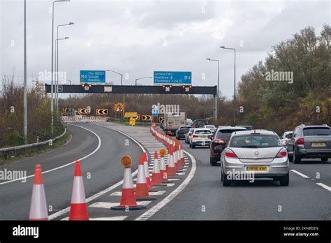 Heathrow, UK. 26th November, 2022. Traffic queueing on the M25 at ...