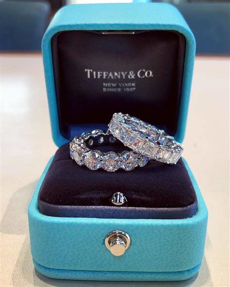 Oh this little blue box. HELLO @DIAMONDTALES and hello to this couple ...