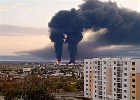 Oil depot on fire in Crimea's Feodosia following Ukrainian attack