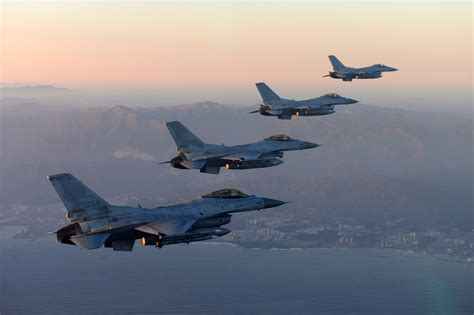 Llenaré este hilo de fotos del F-16. (AEROTRASTORNADOS) - Foro Coches