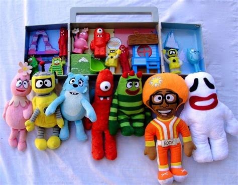 Yo Gabba Gabba HUGE lot Plush Dolls Figures Boombox Foofa Muno Brobee ...