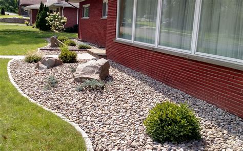 low maintenance foundation planting with stone mulch and paver edging ...