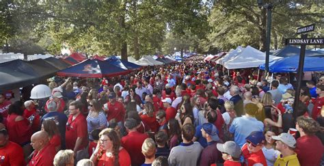 The Greatest College Football Tailgating Traditions