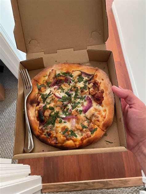 7inch bbq chicken pizza? I estimate 1000 calories. : r/caloriecount