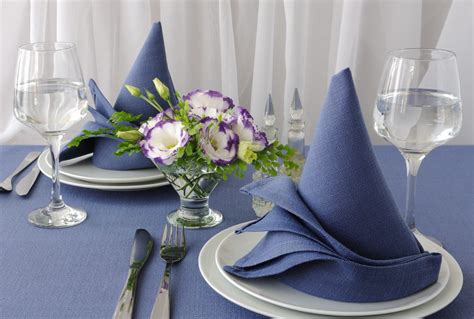 4 Napkin Folding Ideas to Spruce up Your Restaurant’s Tables