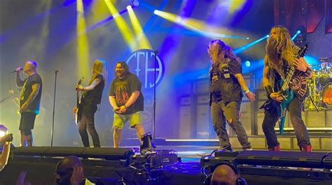 PANTERA Joined By WOLFGANG VAN HALEN And MAX CAVALERA On Stage For 'Walk' Performance