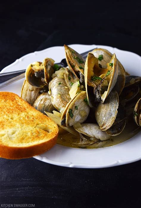 Steamed Clams in Creamy Beer Sauce Recipe | Kitchen Swagger