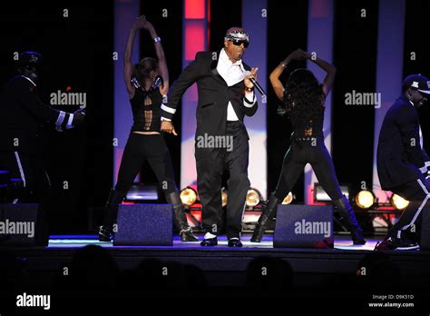 Mc hammer dance hi-res stock photography and images - Alamy